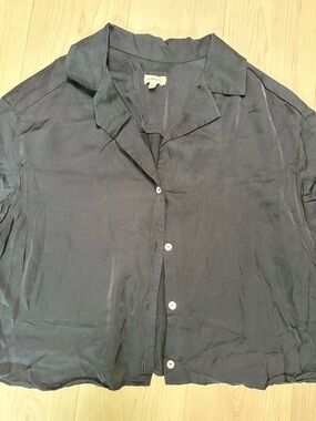 DONNI. Lavender Purple Cropped Silky Button-Down Shirt